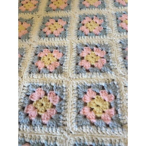 Handmade crochet pastel granny square patches baby blanket throw afghan 45 x 45" - Picture 3 of 4